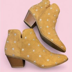 American Eagle Outfitters Women's Star Pattern Tan Booties Size 8 Gently Used